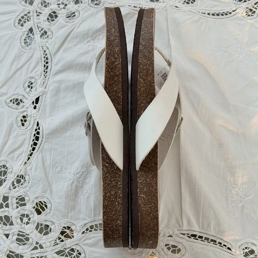 NWT Torrid Women’s White Flip Flop Thong Sandals Size 11.5 WW Wide Footbed